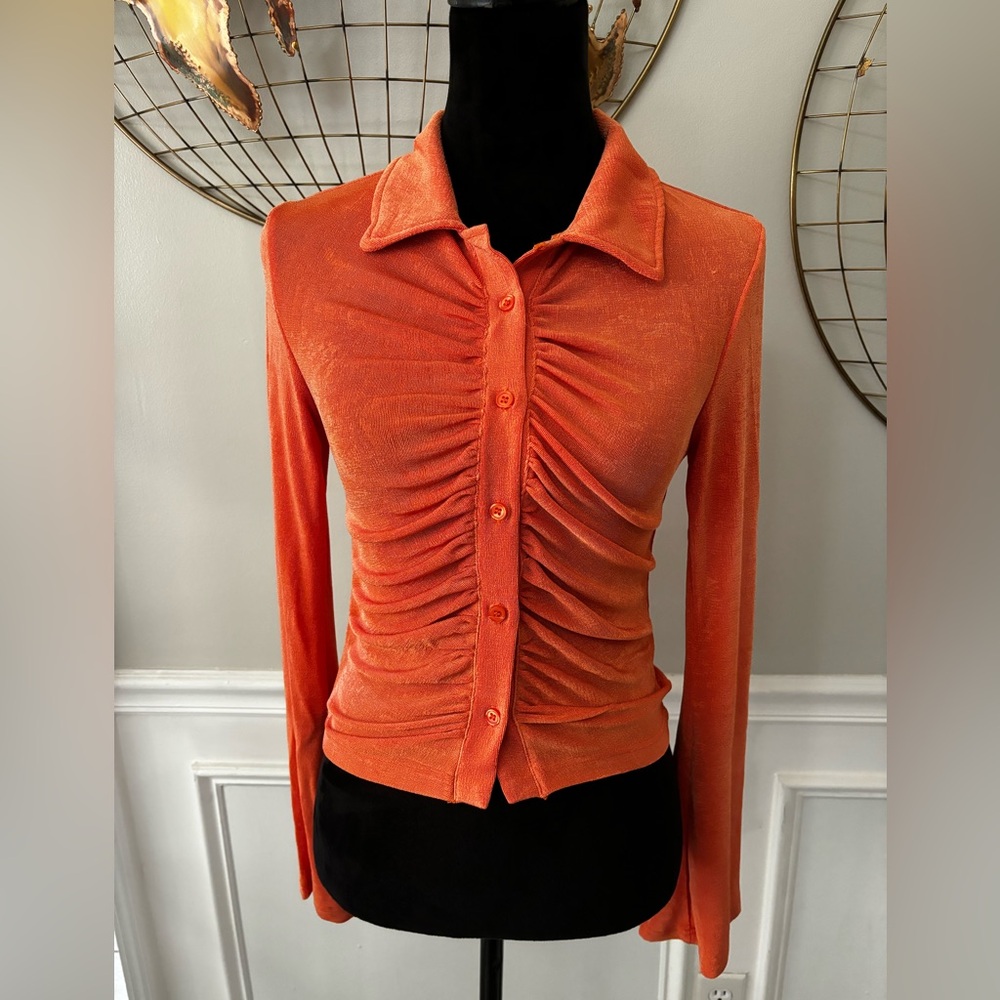 Women's Collar Button Down Ruched Long Sleeve Fitted Crop Top - Picture 2 of 10